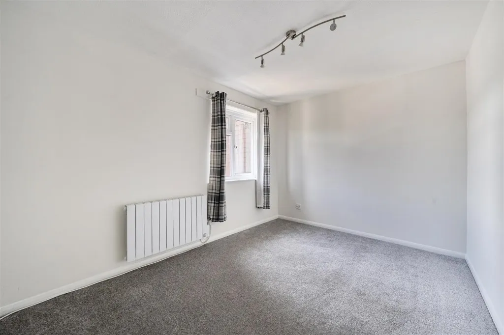 Emmer Green Court, Caversham, photo 8