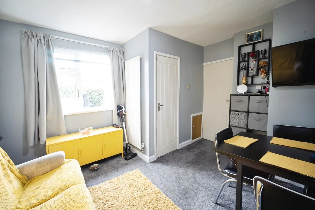 Reevy Road West, Bradford, West Yorkshire, BD6, photo 4