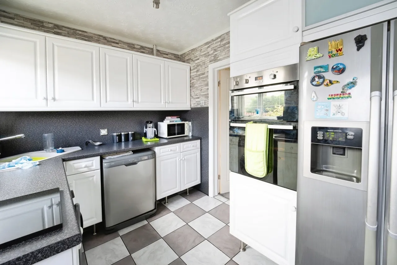 Reevy Road West, Bradford, West Yorkshire, BD6, photo 3