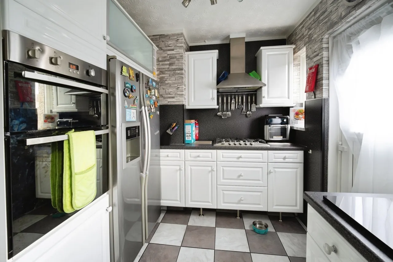 Reevy Road West, Bradford, West Yorkshire, BD6, photo 18