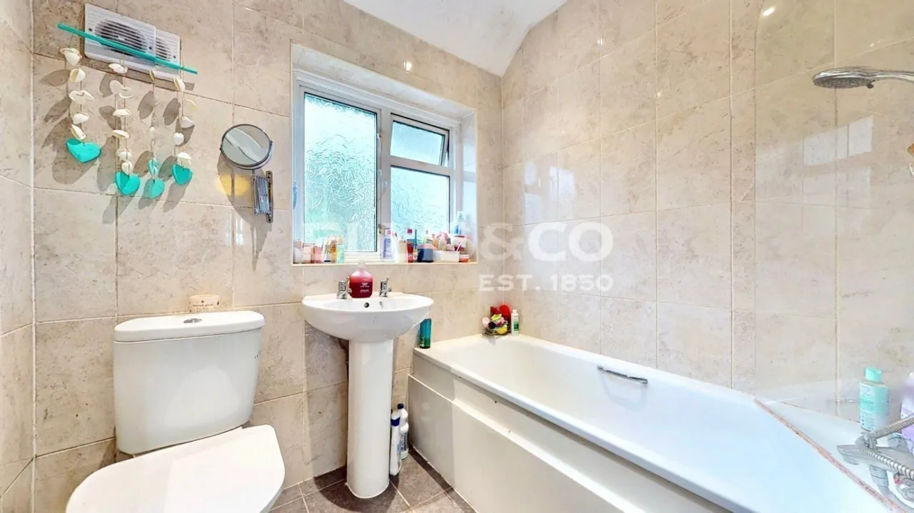 Rosewood Avenue, Greenford, UB6, photo 15