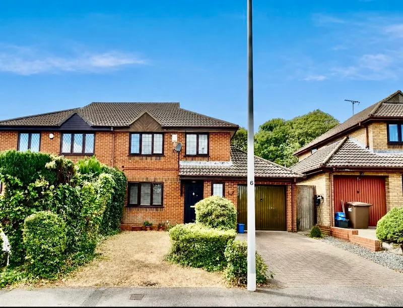4 bed house for sale, Charndon Close, Luton, LU3