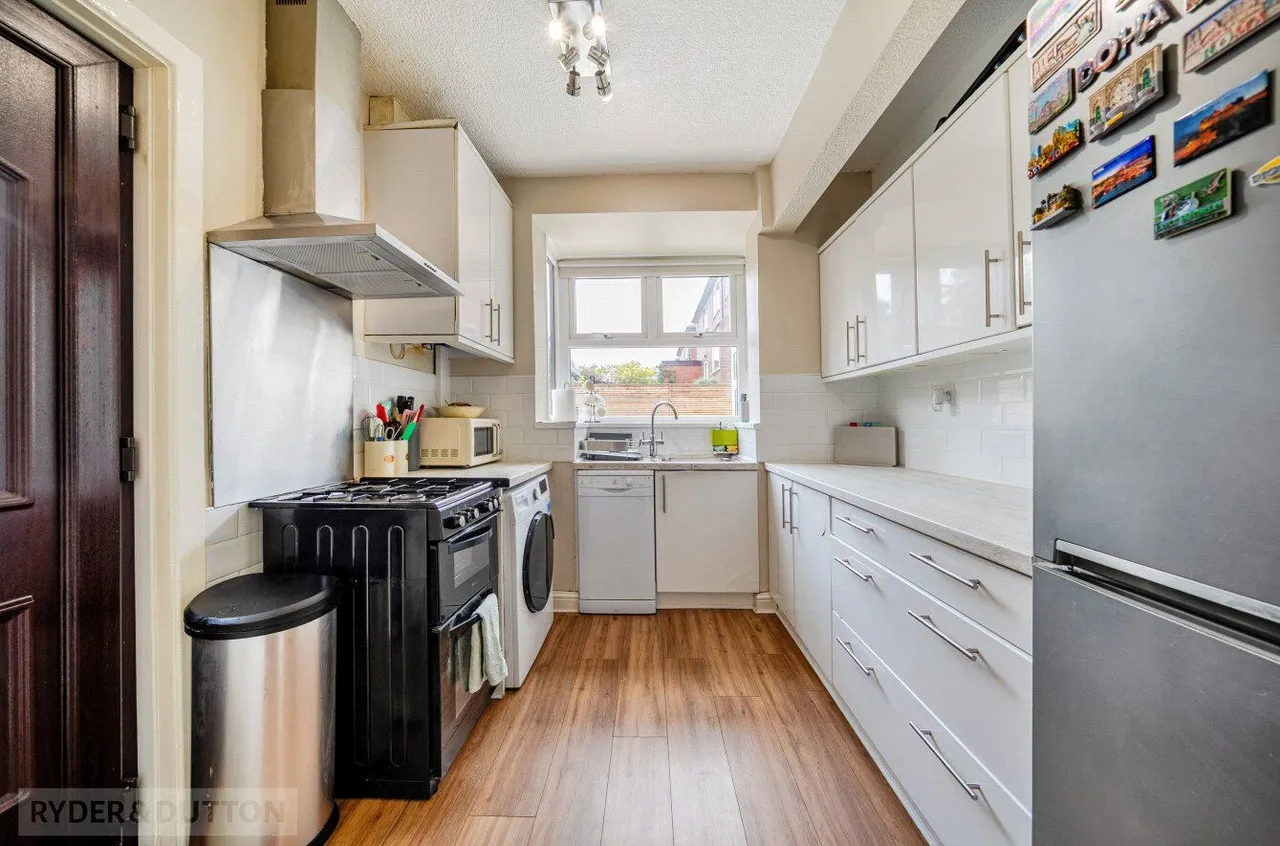 Weston Avenue, Buersil, OL16, photo 5