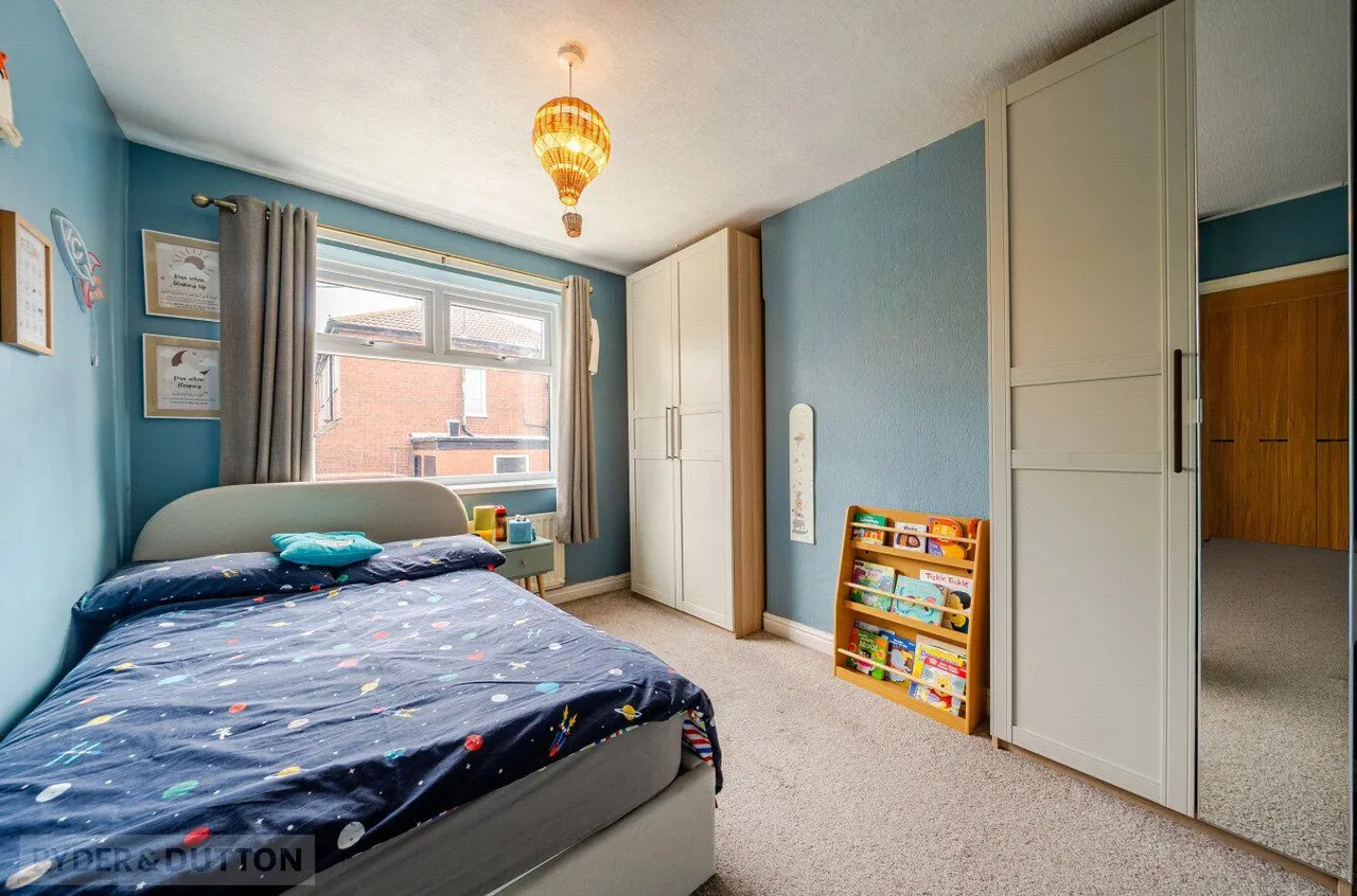 Weston Avenue, Buersil, OL16, photo 7