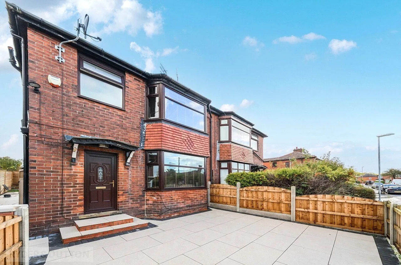 3 bed house for sale, Weston Avenue, Buersil, OL16