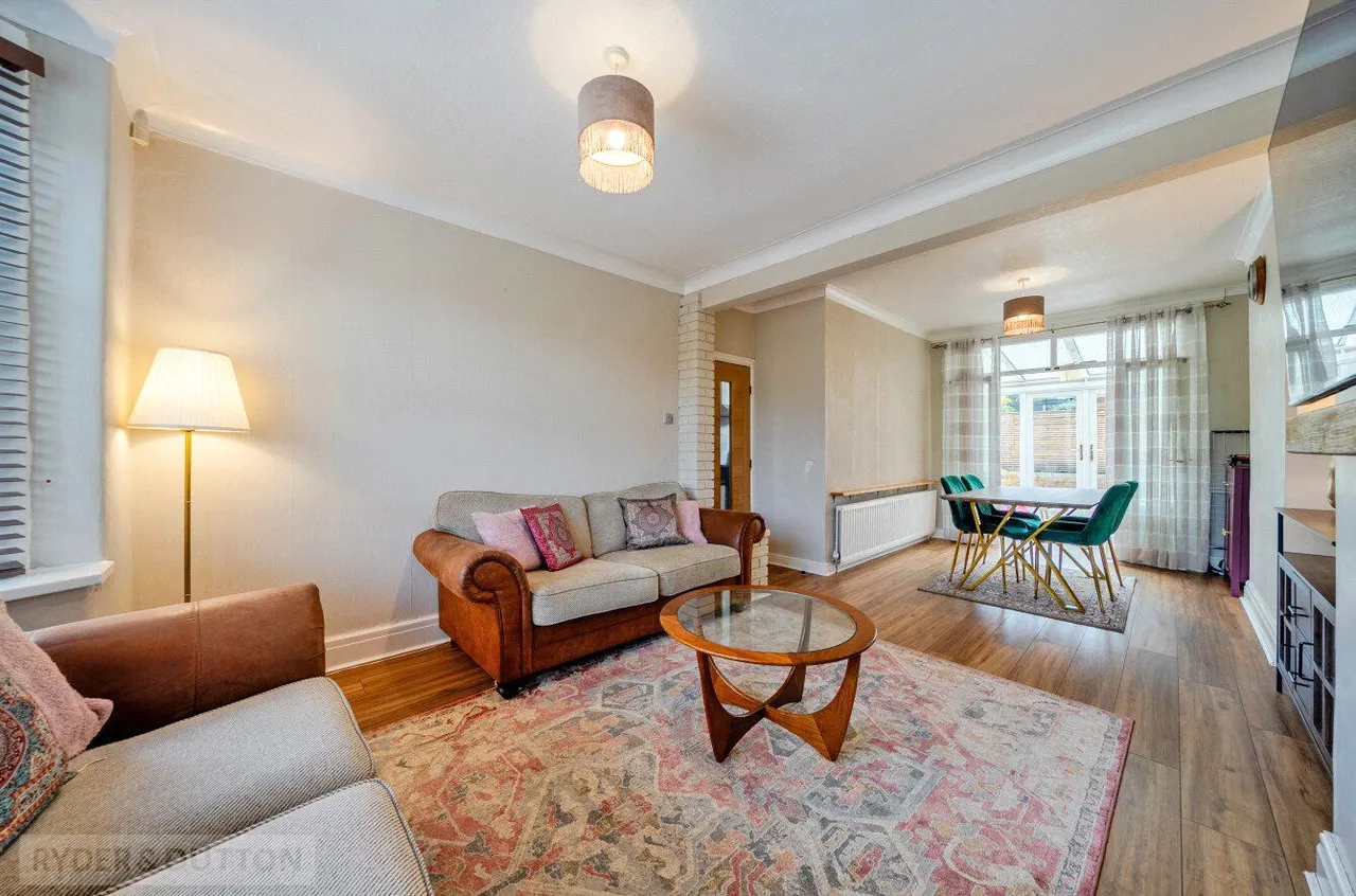 Weston Avenue, Buersil, OL16, photo 2