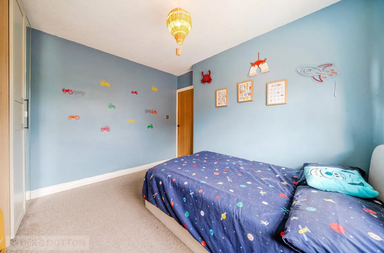 Weston Avenue, Buersil, OL16, photo 18