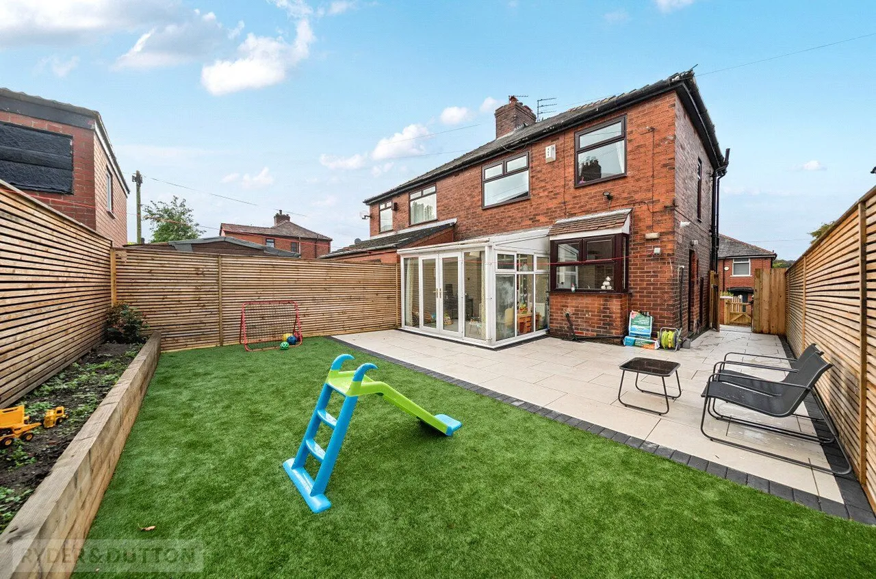 Weston Avenue, Buersil, OL16, photo 10