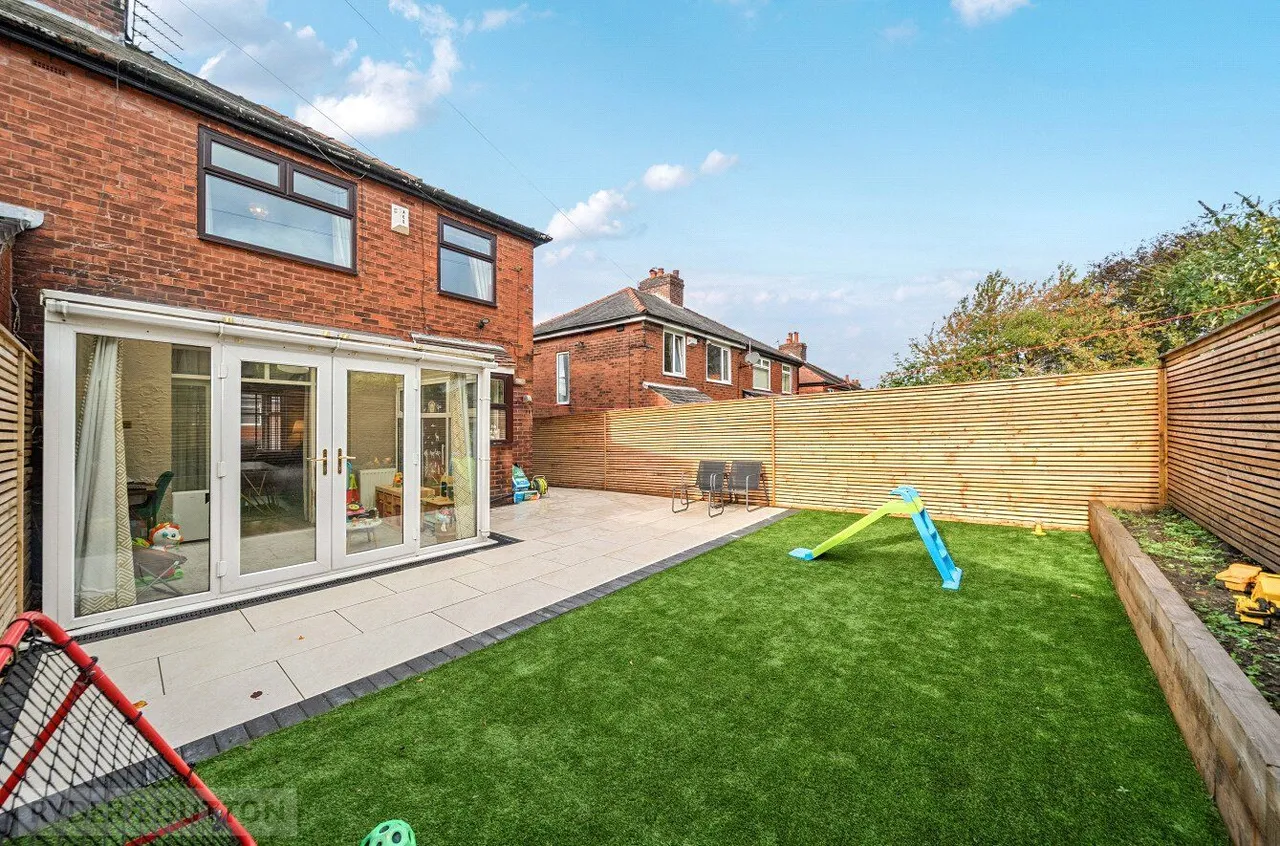 Weston Avenue, Buersil, OL16, photo 19