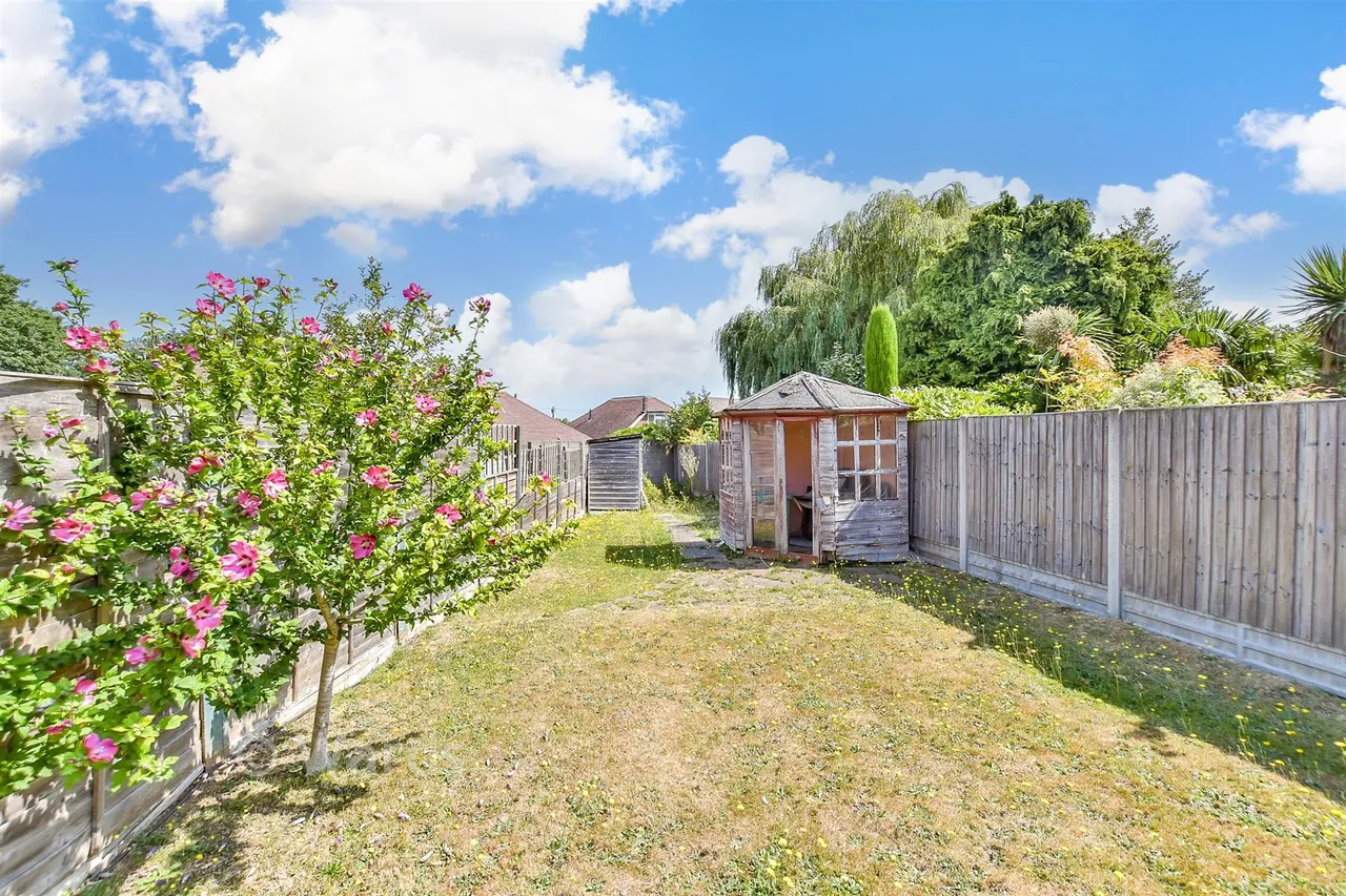 Leyton Avenue, Darland, ME7, photo 2