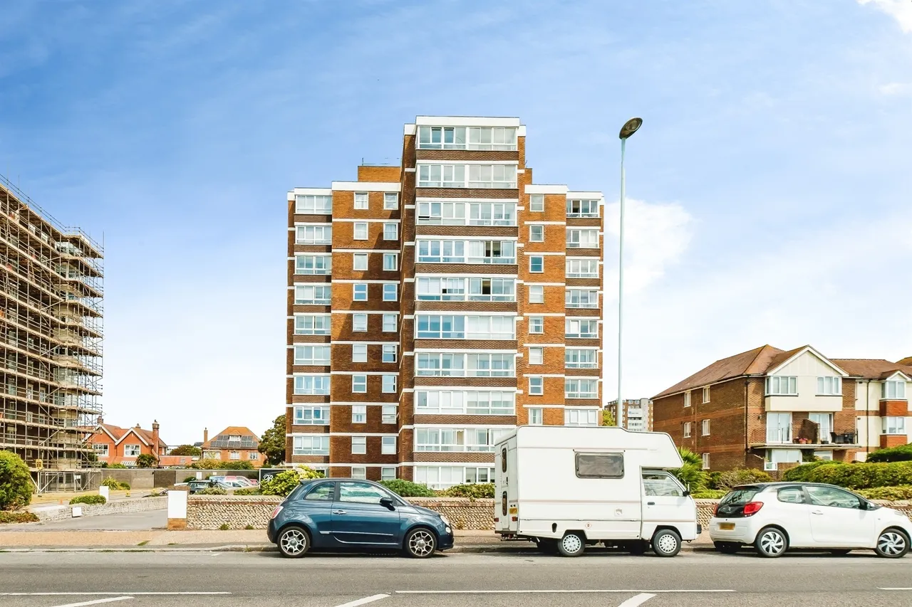 2 bed flat for sale, West Parade, Worthing, BN11