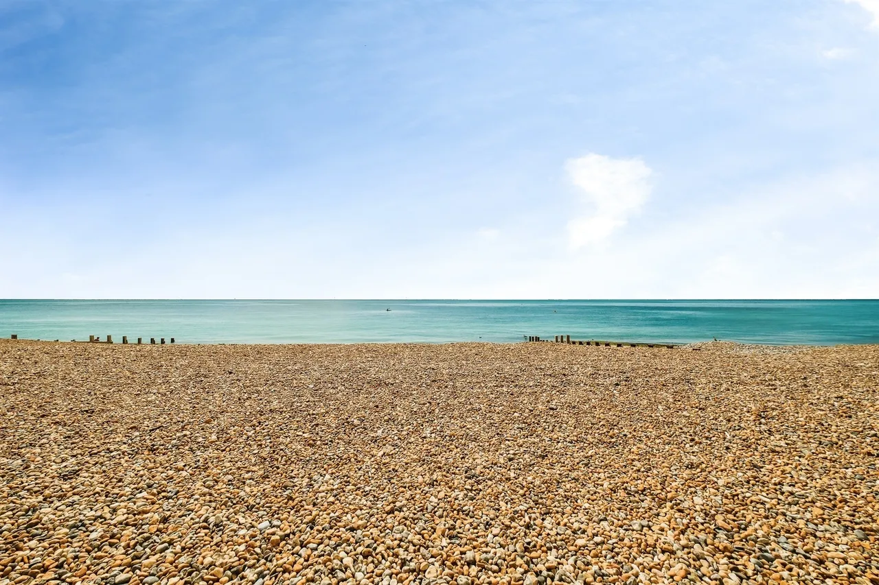 West Parade, Worthing, BN11, photo 18