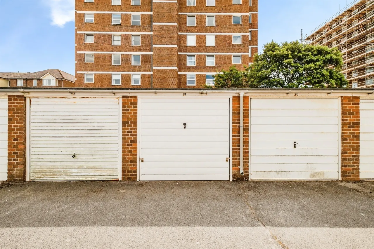 West Parade, Worthing, BN11, photo 17