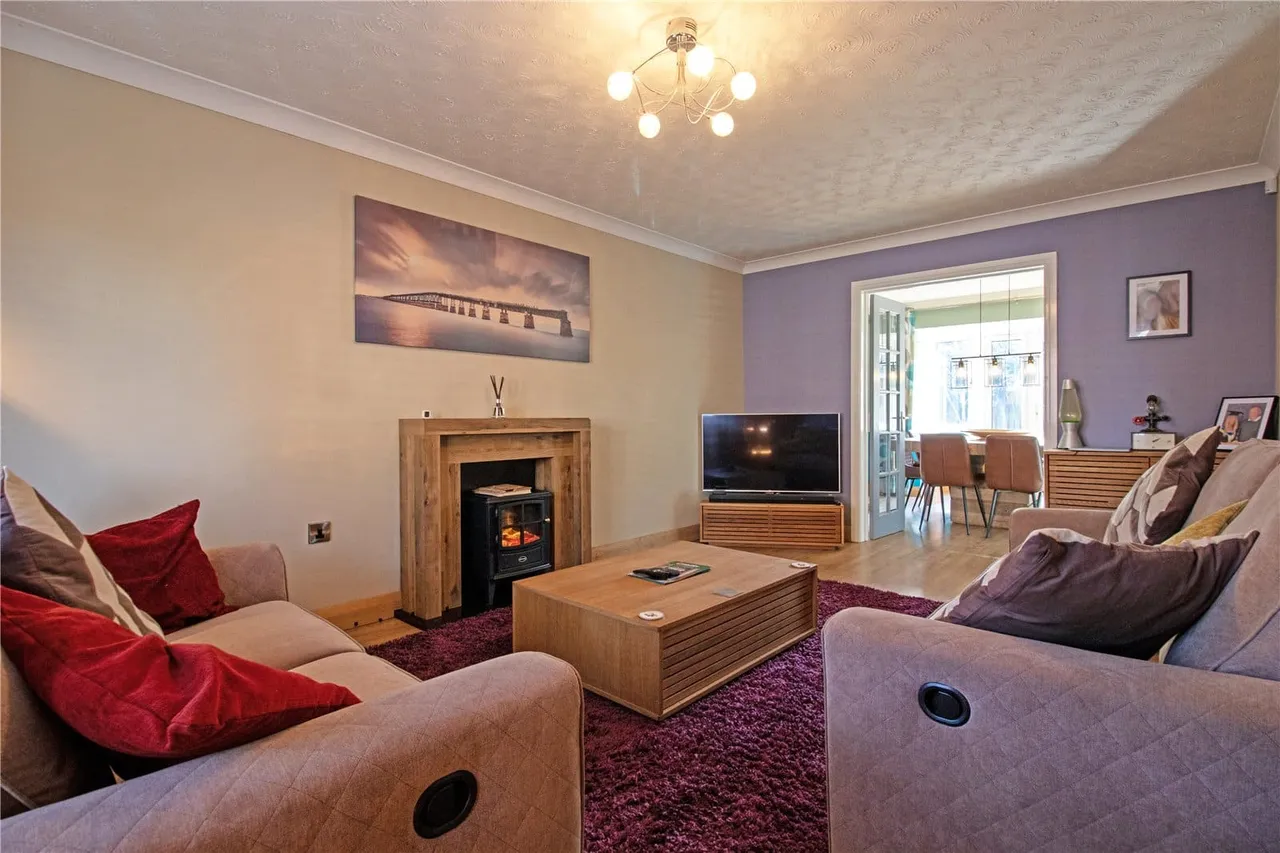 Salisbury Close, Morton, DN21, photo 3