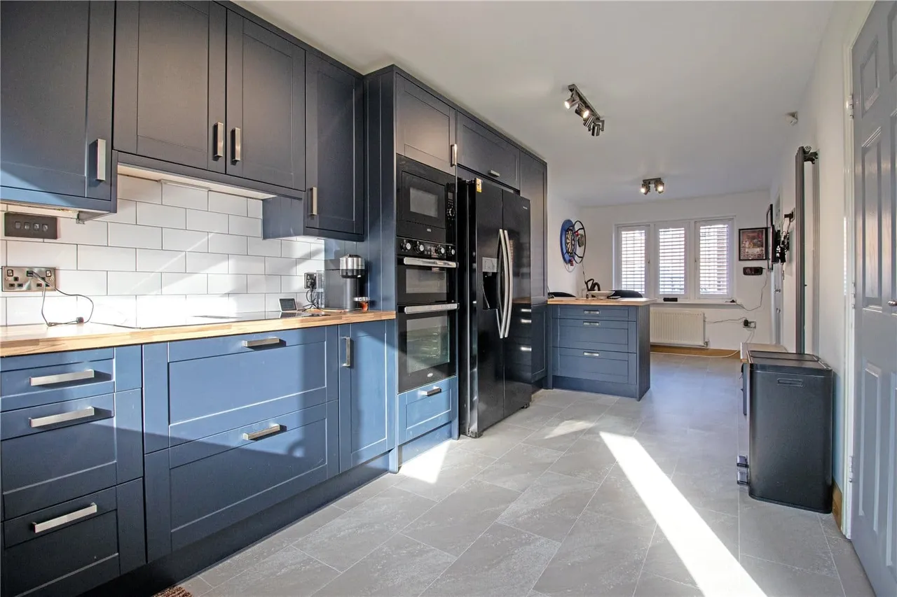 Salisbury Close, Morton, DN21, photo 10