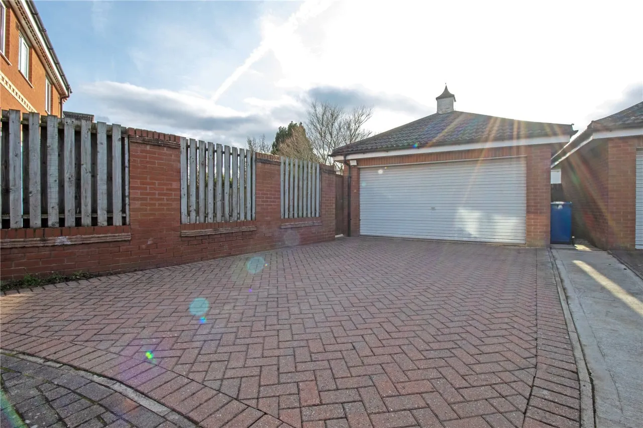Salisbury Close, Morton, DN21, photo 29