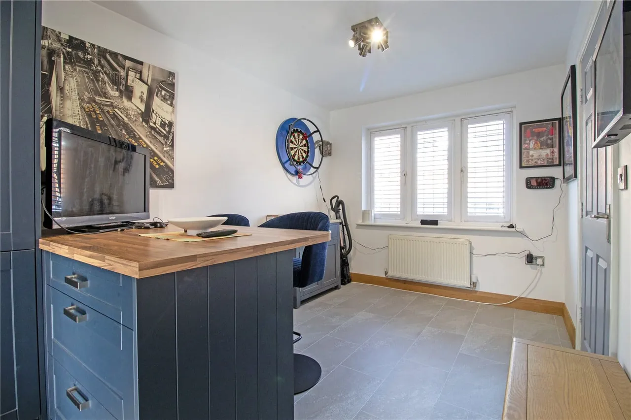 Salisbury Close, Morton, DN21, photo 11