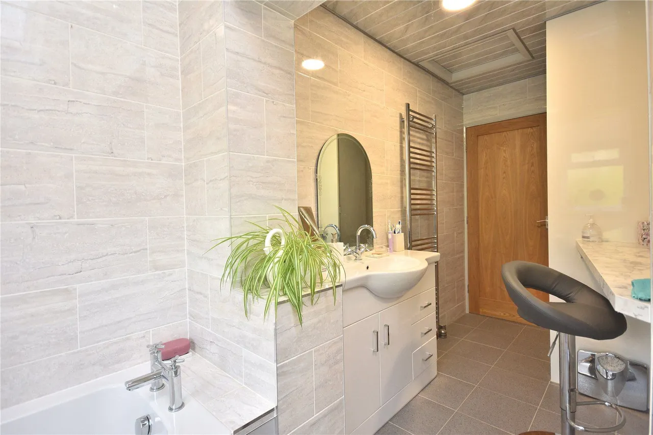 Farnham Croft, Leeds, LS14, photo 11
