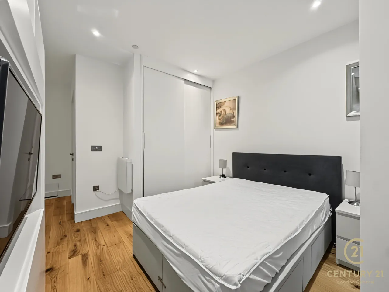 Trinity Square, Hounslow, TW3, photo 6