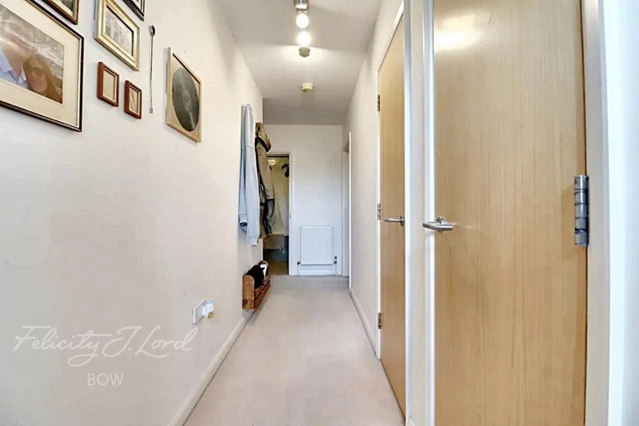 Belton Way, E3, photo 21