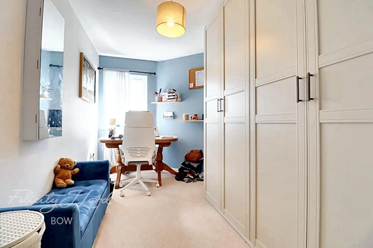 Belton Way, E3, photo 3