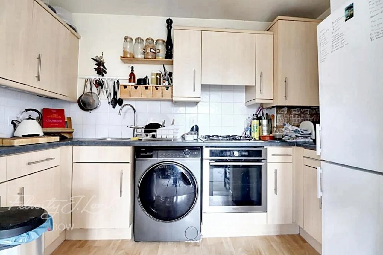 Belton Way, E3, photo 9