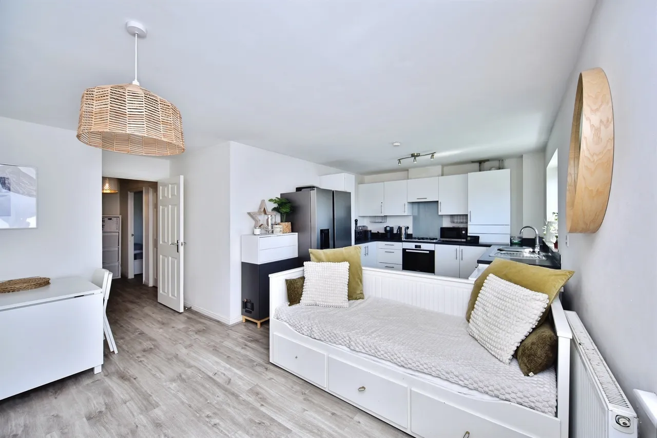 2 bed flat for sale, Melrose Close, Maidstone, ME15