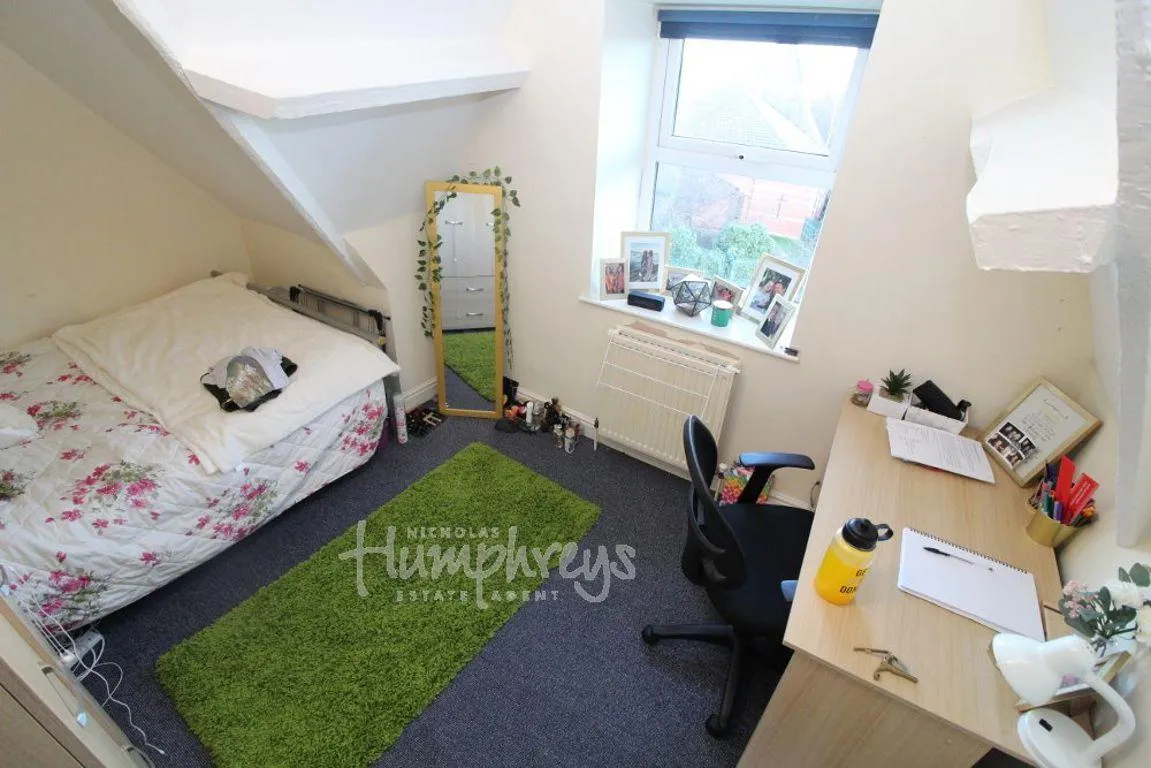 3 bed property to rent, Pickmere Road, S10