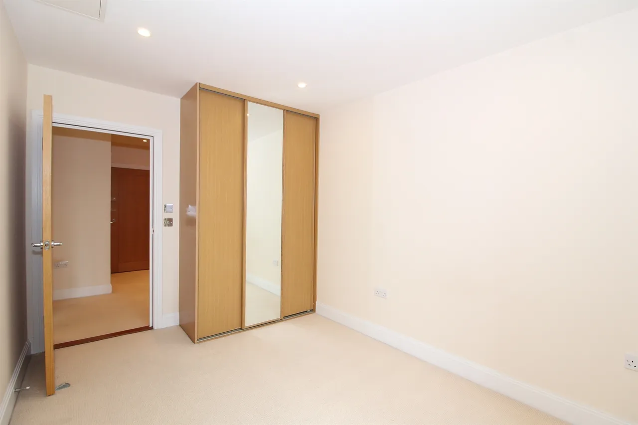 Shoppenhangers Road, Maidenhead, photo 8