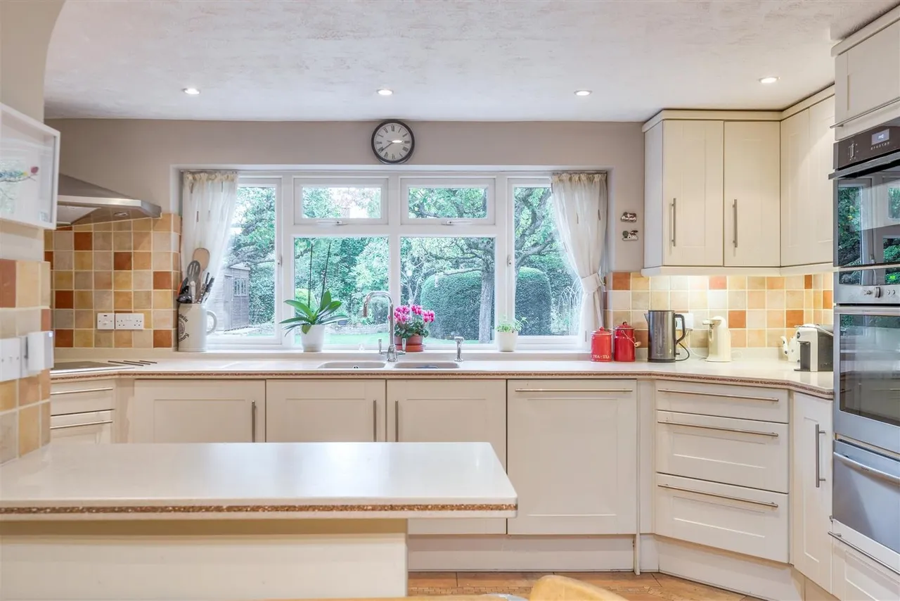 Gilhams Avenue, Banstead, SM7 1QR, photo 9