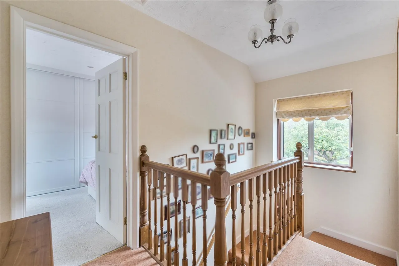 Gilhams Avenue, Banstead, SM7 1QR, photo 13