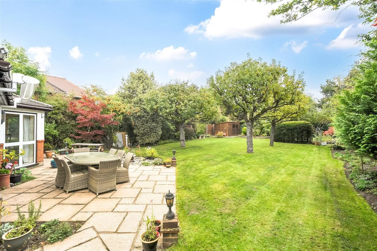 Gilhams Avenue, Banstead, SM7 1QR, photo 7