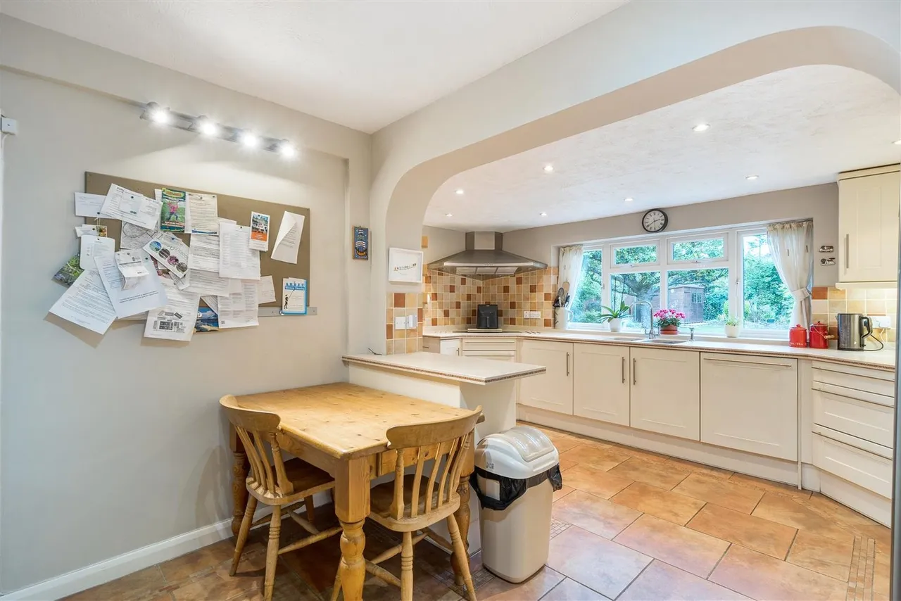 Gilhams Avenue, Banstead, SM7 1QR, photo 10