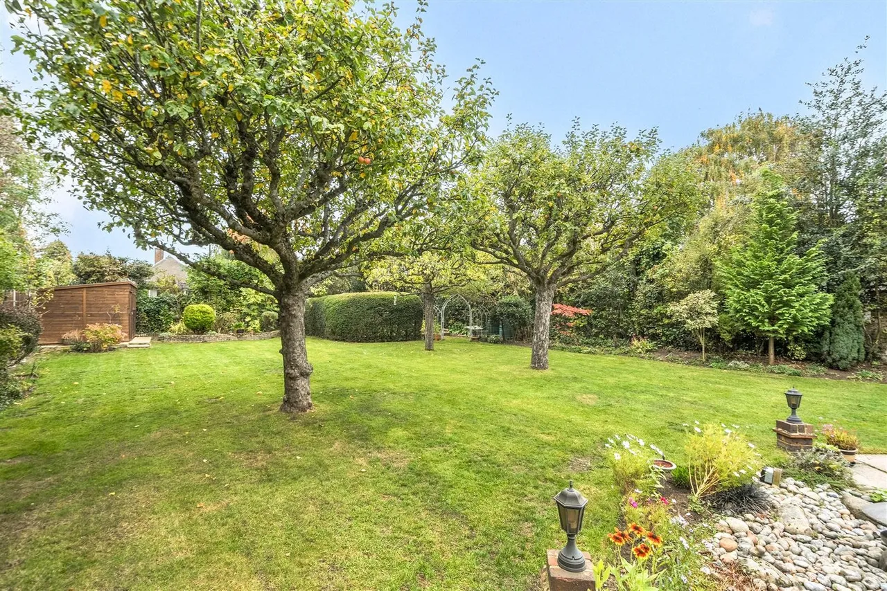 Gilhams Avenue, Banstead, SM7 1QR, photo 12