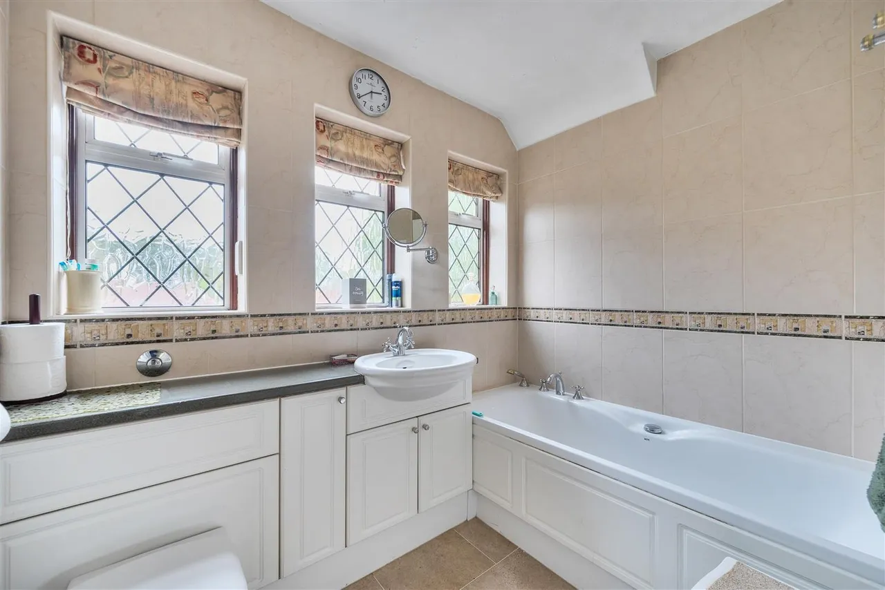 Gilhams Avenue, Banstead, SM7 1QR, photo 20