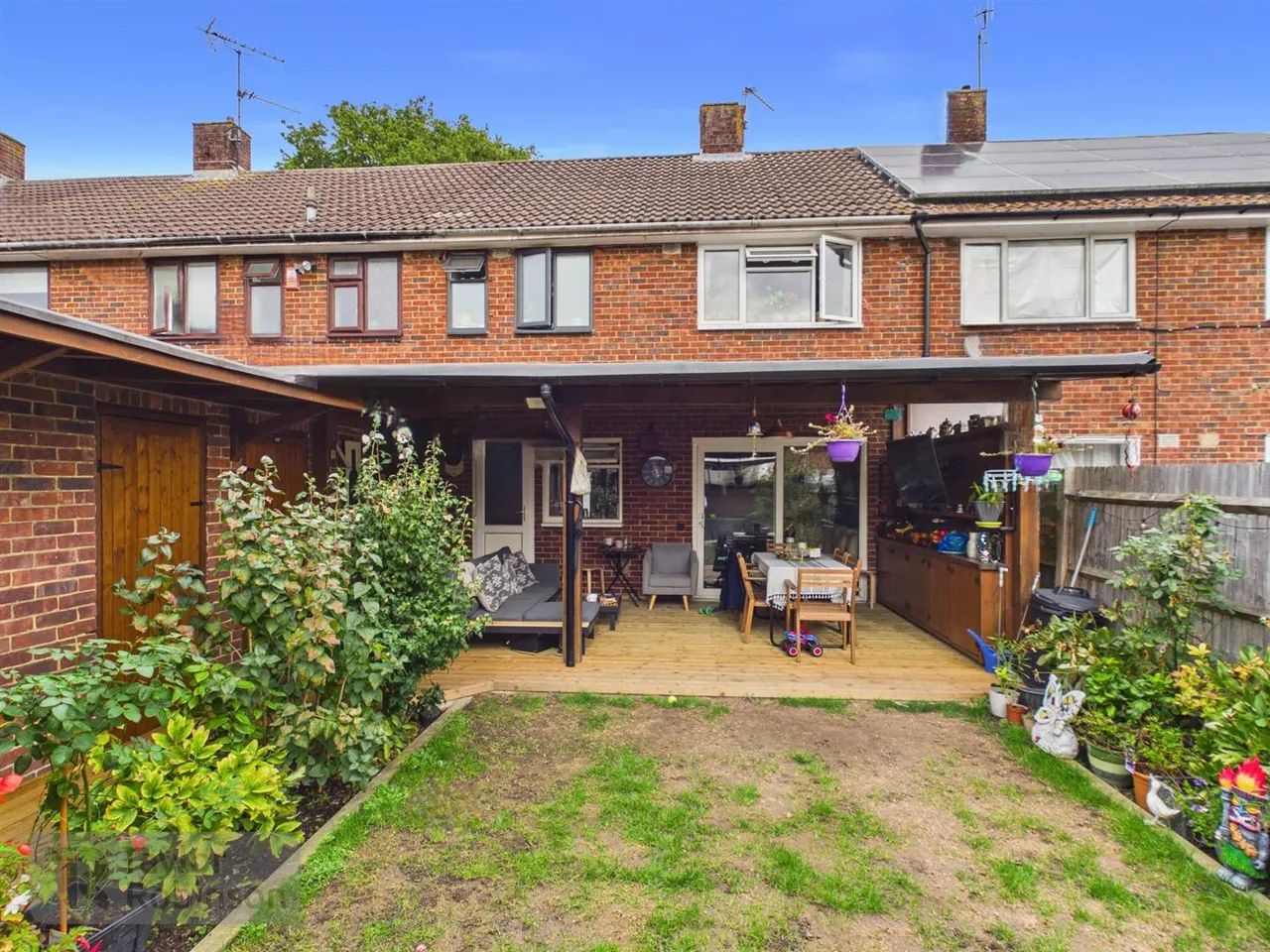Furzefield, West Green, RH11, photo 6