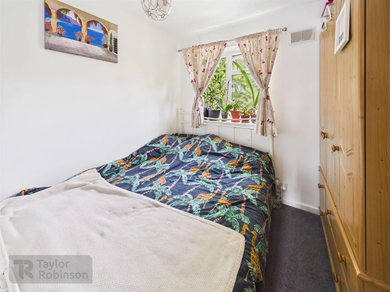 Furzefield, West Green, RH11, photo 13