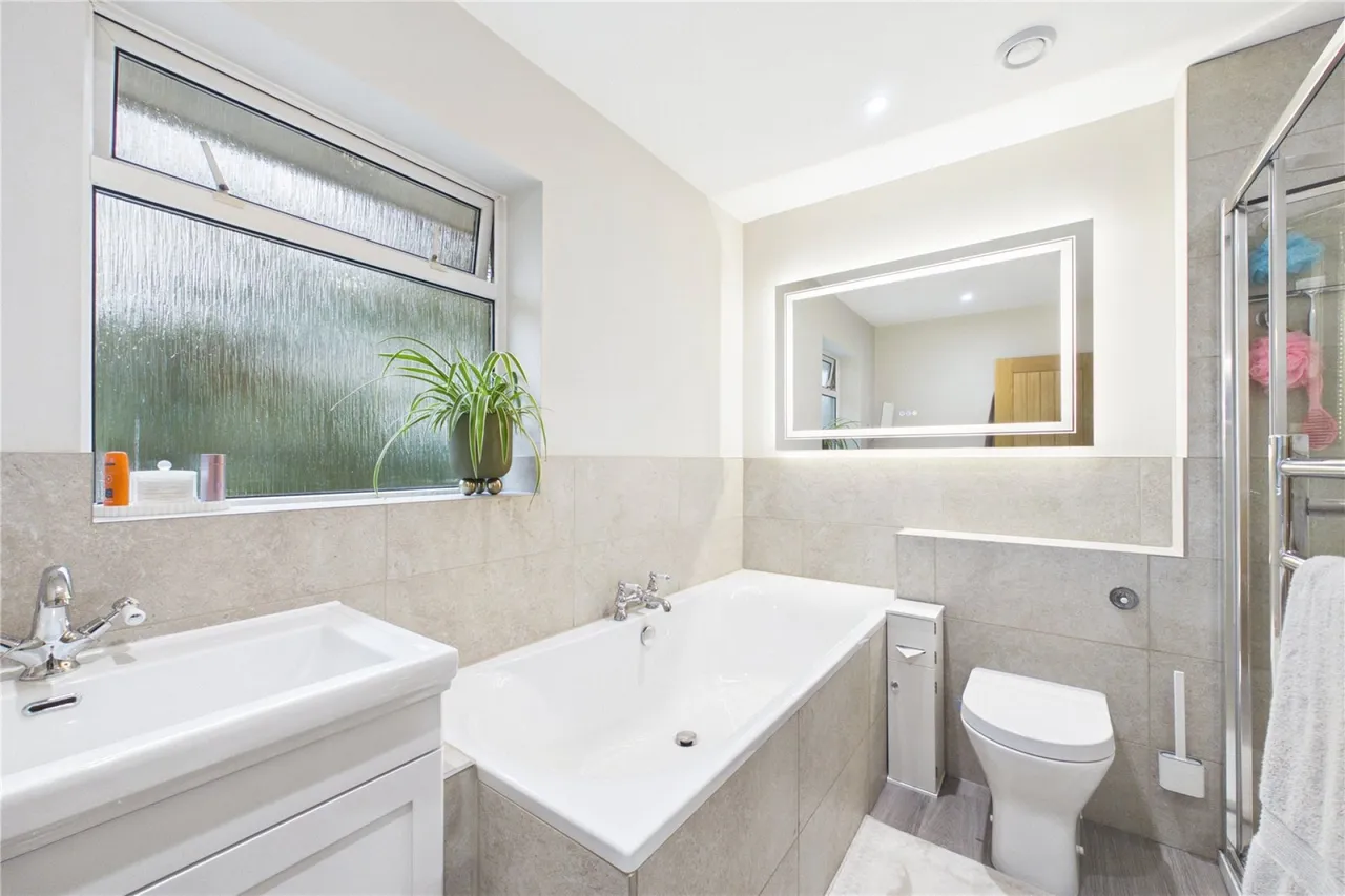 Whitedown Road, Tadley, RG26, photo 3