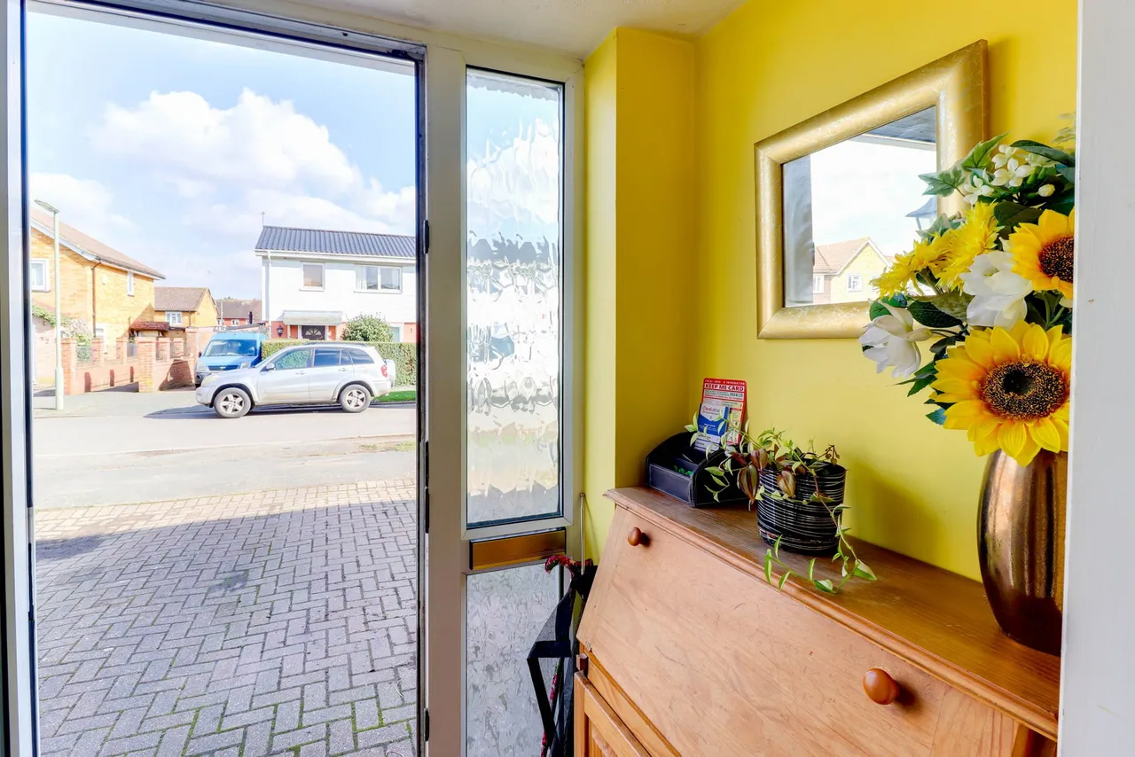 Coveham Crescent, Cobham, KT11 1AR, photo 3
