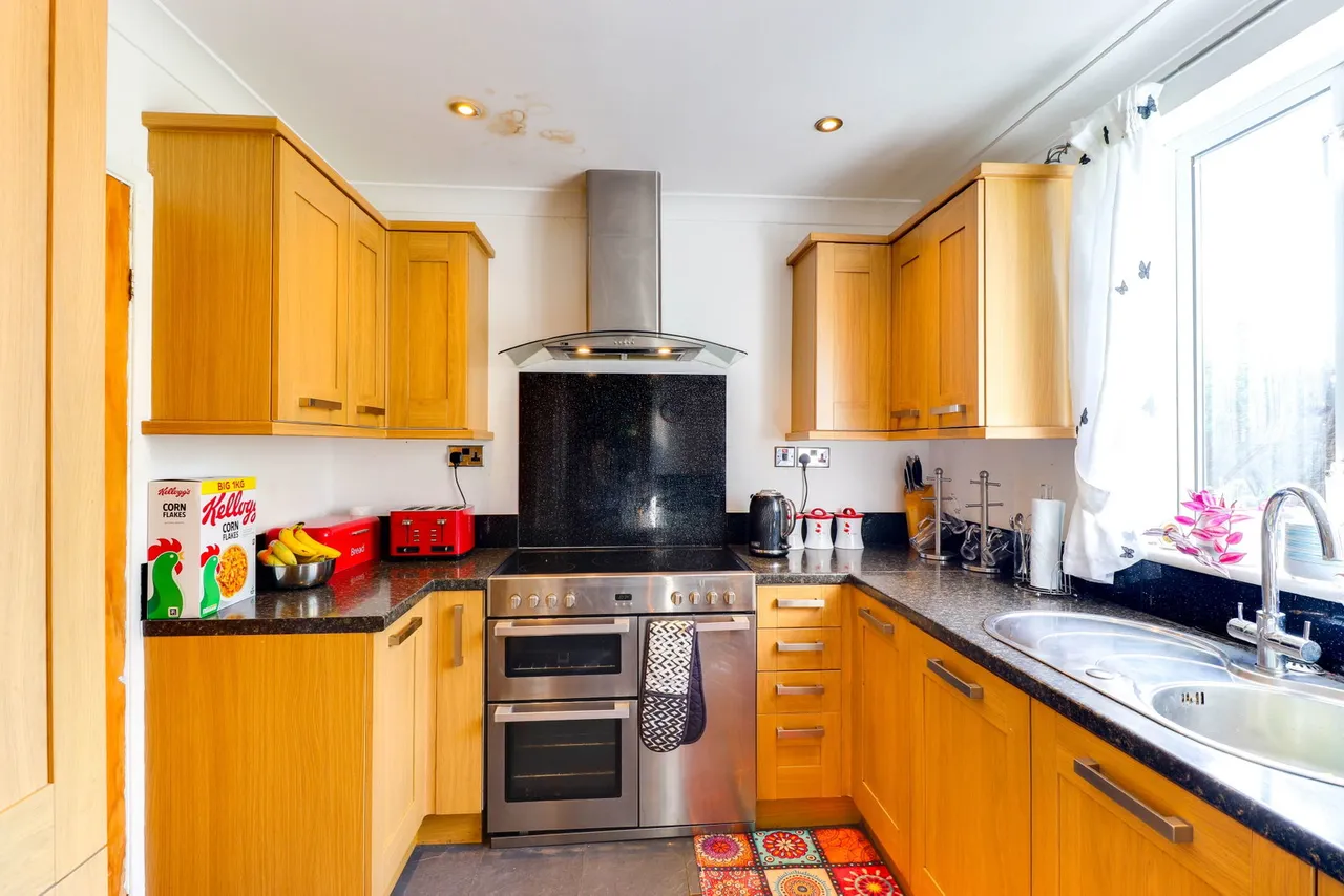 Coveham Crescent, Cobham, KT11 1AR, photo 12