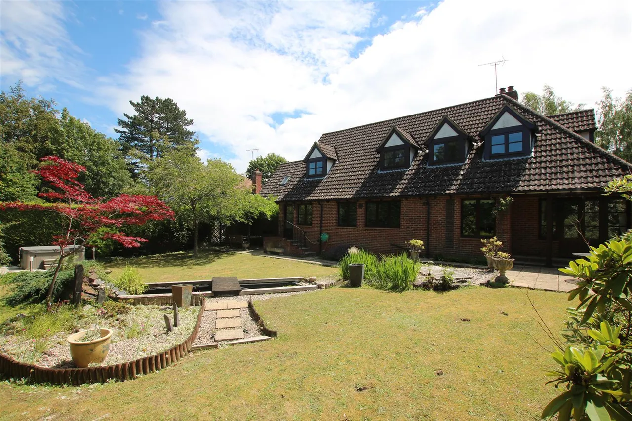Sycamore Close, Fetcham, KT22, photo 6