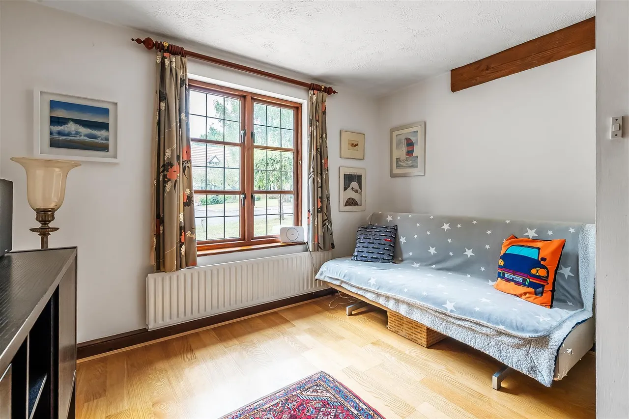 Sycamore Close, Fetcham, KT22, photo 13