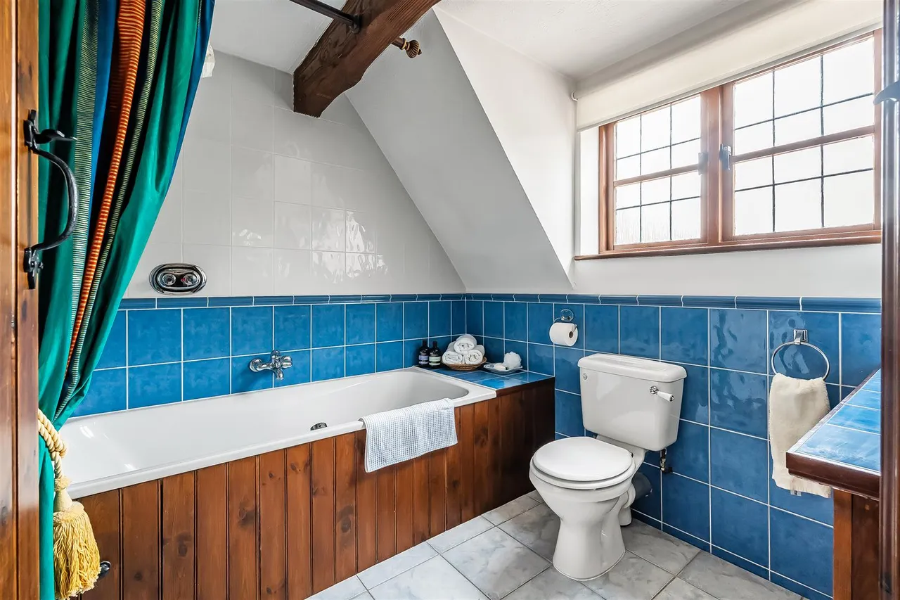 Sycamore Close, Fetcham, KT22, photo 15