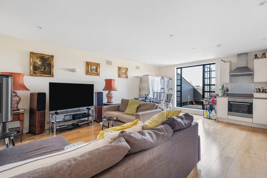Athelstan Place, Twickenham, TW2, photo 2