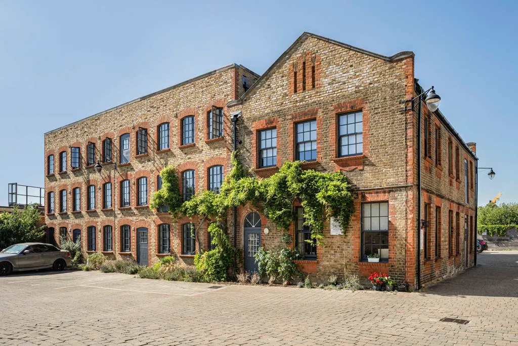 1 bed flat for sale, Athelstan Place, Twickenham, TW2