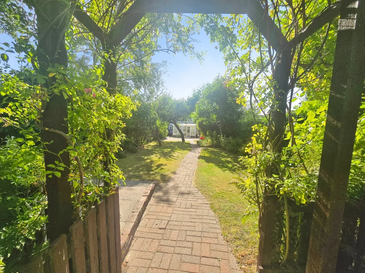 Homeleigh Crescent, Frimley Road, Ash Vale, Surrey, GU12 5PF, photo 9
