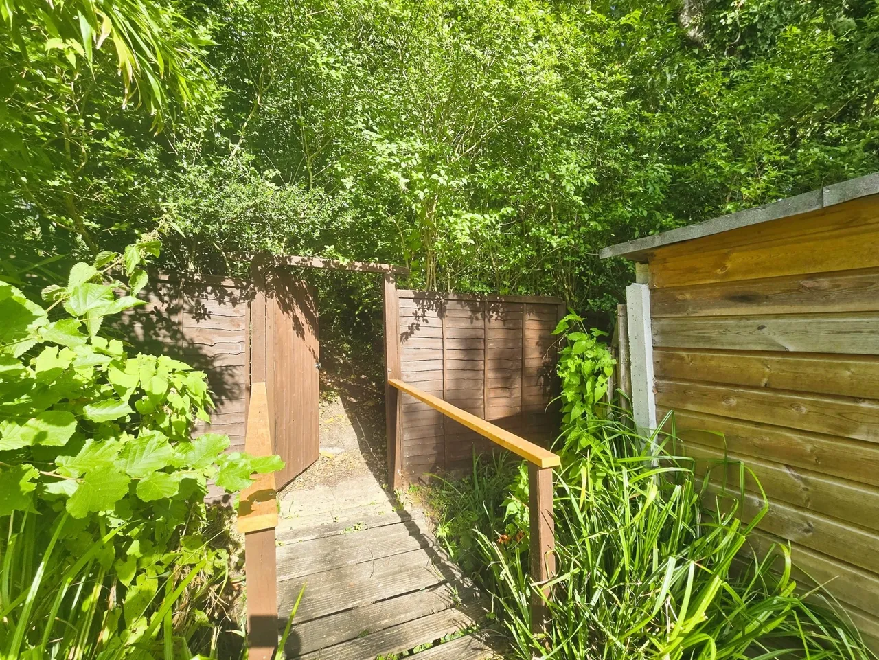 Homeleigh Crescent, Frimley Road, Ash Vale, Surrey, GU12 5PF, photo 19