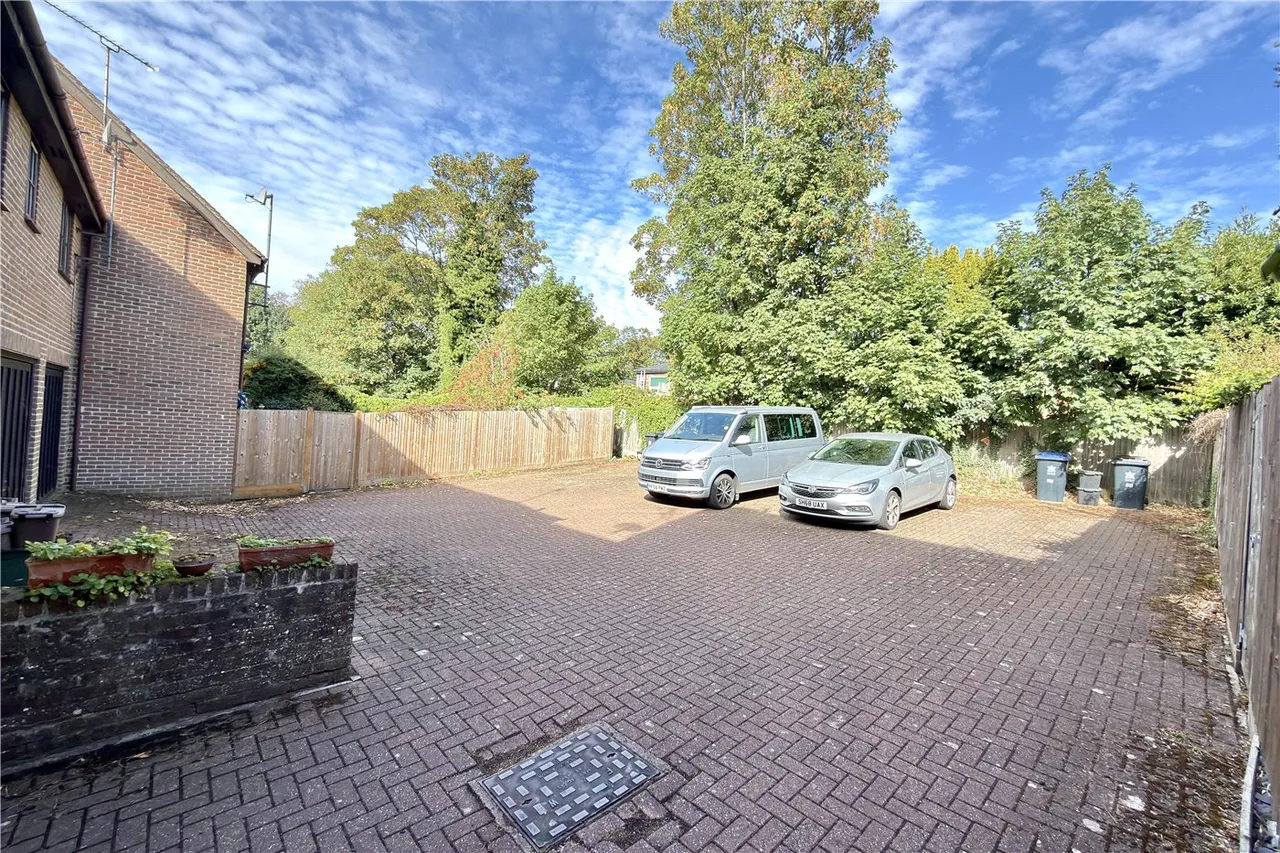 Old Town Close, Beaconsfield, Buckinghamshire, HP9, photo 5