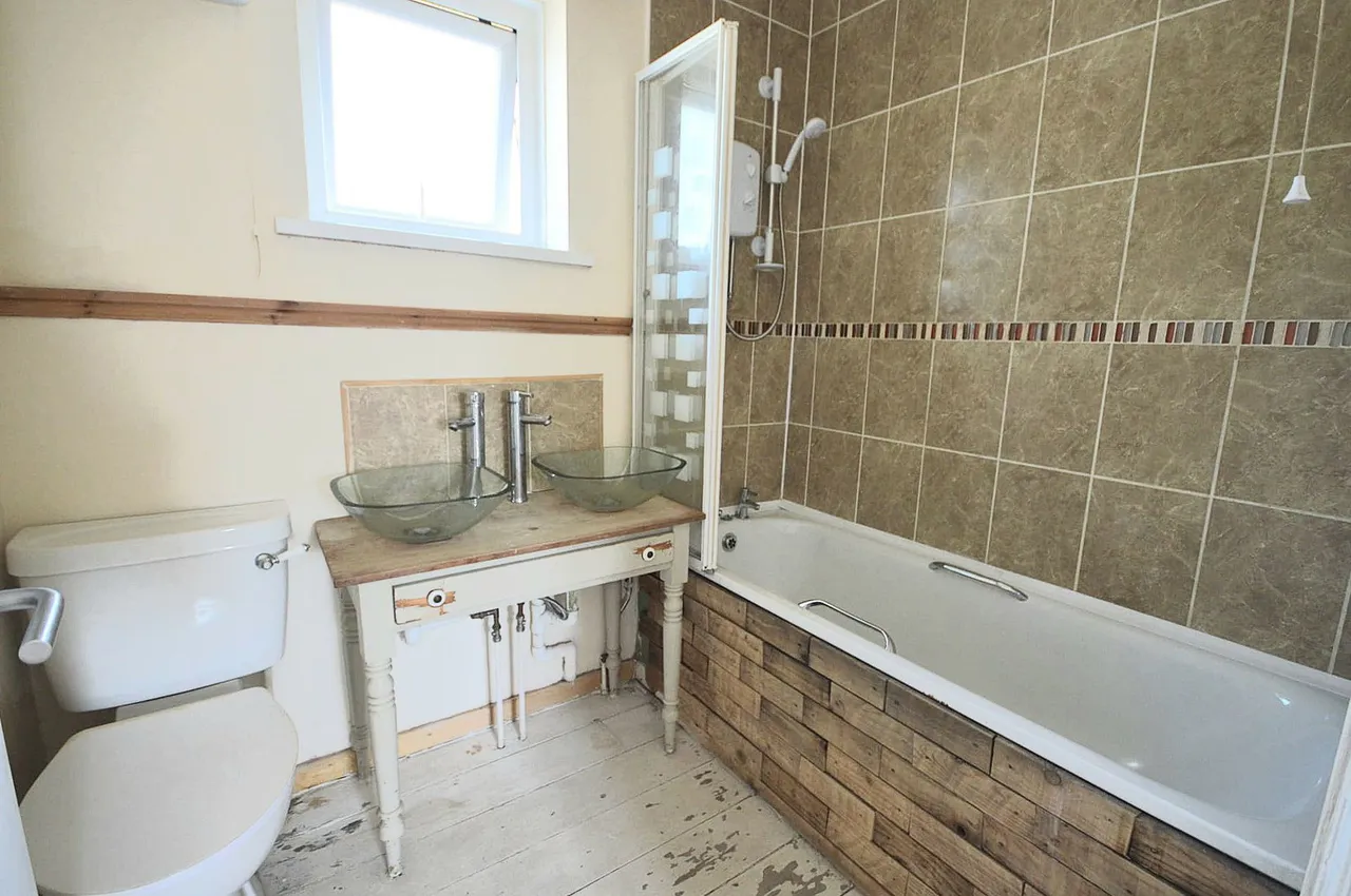 Heol Y Berllan, Crynant, SA10, photo 19