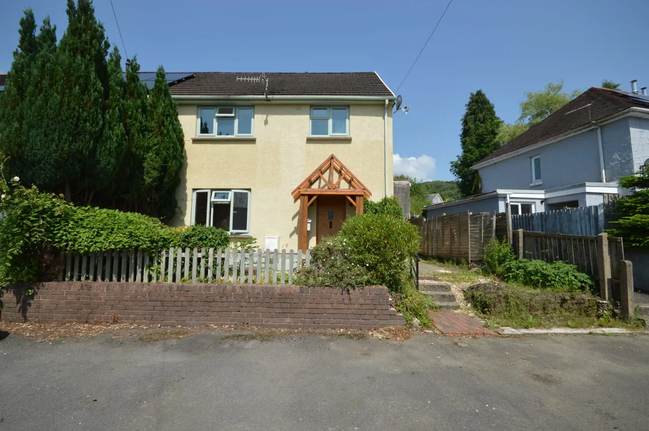 4 bed house for sale, Heol Y Berllan, Crynant, SA10
